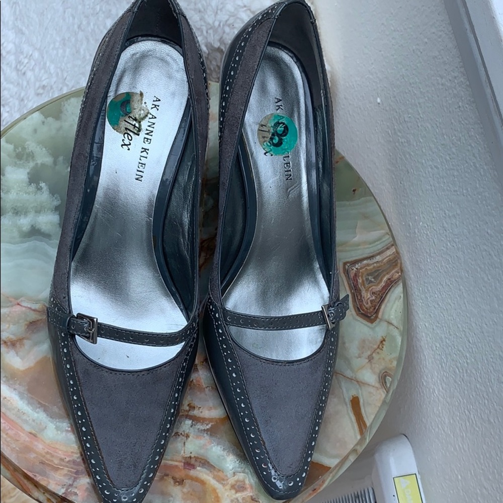 Women’s size 8m heels